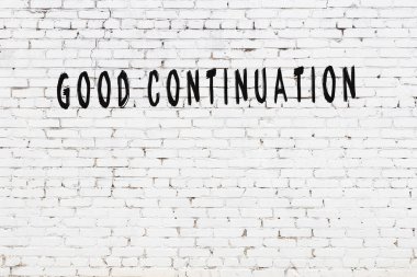 Tebeşir el yazısı. Siyah masada iyi devam.