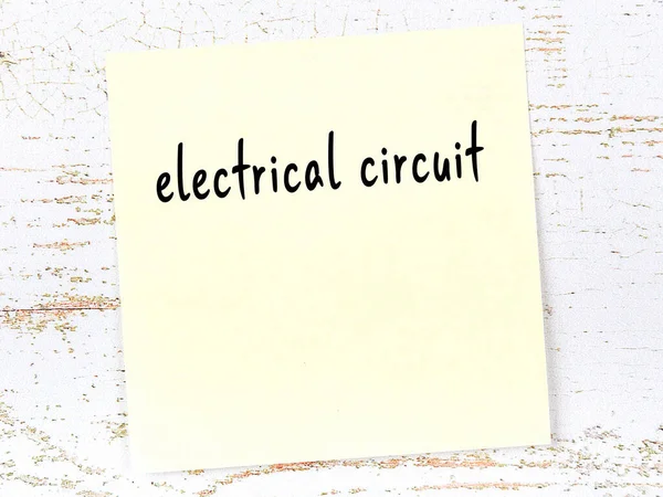 Έννοια Της Υπενθύμισης Για Ηλεκτρικό Κύκλωμα Κίτρινο Κολλώδες Φύλλο Χαρτιού — Φωτογραφία Αρχείου