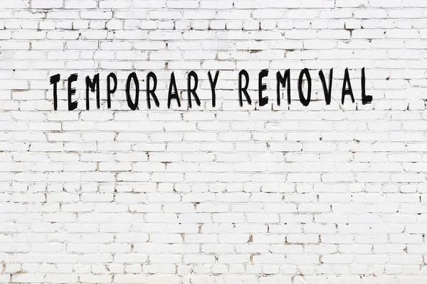 Siyah masadaki tebeşir el yazısıyla yazılmış yazıyı geçici olarak kaldırma