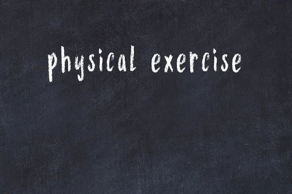 带有手写题词的大学黑板上有体育锻炼 — 图库照片