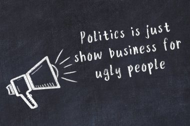 Bilge motivasyonel yazıtlı siyah karatahtaya hoparlör çizimi