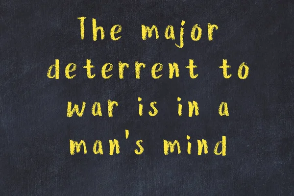 チョークで手書きの賢明な動機の碑文と黒の黒板 — ストック写真