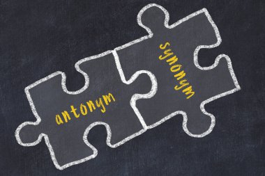 Sorunlarla başa çıkma kavramı. Bulmacaları kelime karşıtlığı ve eşanlamlı sözcüklerle birleştirmenin tebeşir çizimi.
