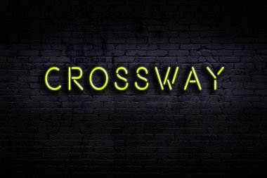 Geceleri duvarda neon levhası var. Yazı geçidi