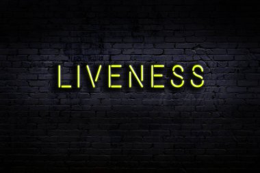 Geceleri duvarda neon levhası var. Yazma yükümlülüğü