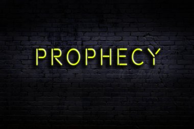 Geceleri duvarda neon levhası var. Yazıt kehaneti