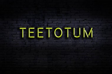 Geceleri duvarda neon levhası var. Yazıt yeşilaycı