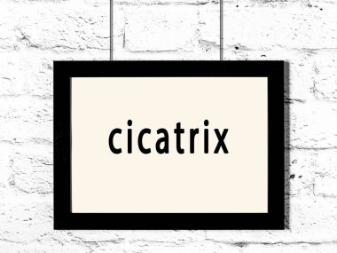 Beyaz tuğla duvarda yazılı siyah ahşap çerçeve. 