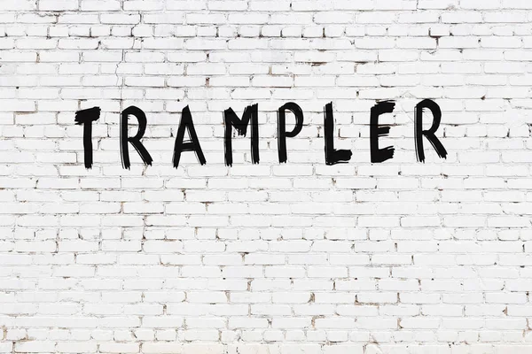 Siyah boyalı el yazısıyla yazması bir berduş yazısıyla beyaz tuğla duvar.