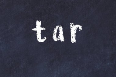 Siyah masaya elle yazılmış tebeşir katranı.