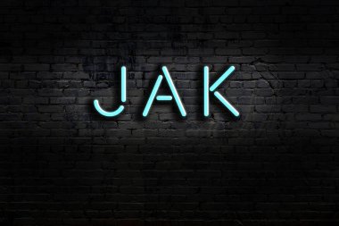 Geceleri duvarda neon levhası var. Yazıt jak.