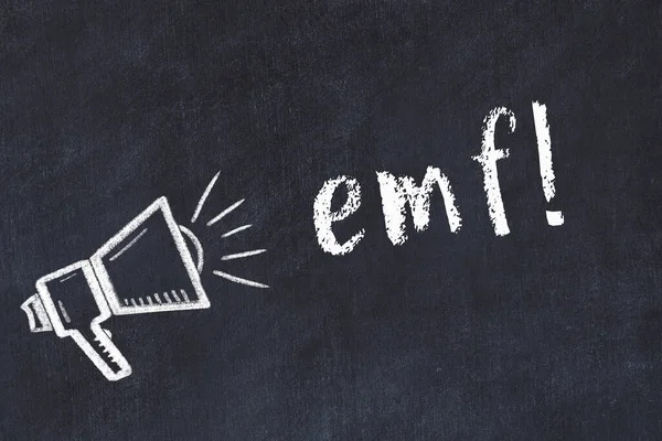 Hoparlör ve yazıt emf çizimli siyah karatahta