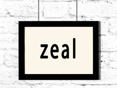 Siyah ahşap çerçeve, beyaz tuğla duvara yazı yazma hevesiyle asılı. 