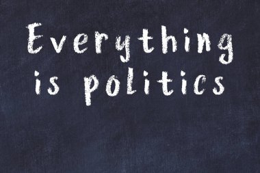 Bilgece motive edici el yazısı tebeşirle yazılmış siyah karatahta