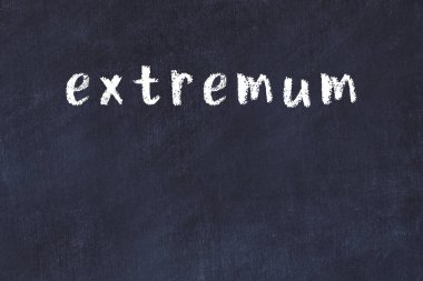 Üzerinde el yazısıyla yazılmış ekstrem yazı tahtasıyla.