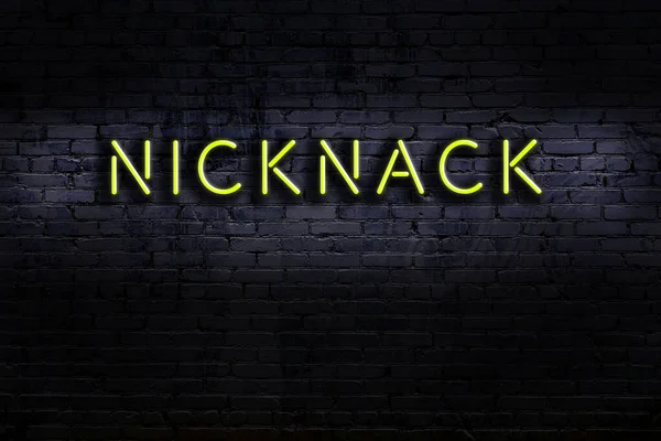 Πινακίδα Νέον Επιγραφή Nicknack Στον Τοίχο Από Τούβλα Νυχτερινή Προβολή — Φωτογραφία Αρχείου
