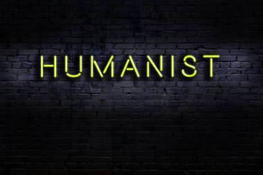 Geceleri duvarda neon levhası var. Yazı hümanisti.