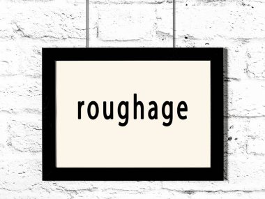 Siyah ahşap çerçeve ve beyaz tuğla duvarda asılı ruj. 