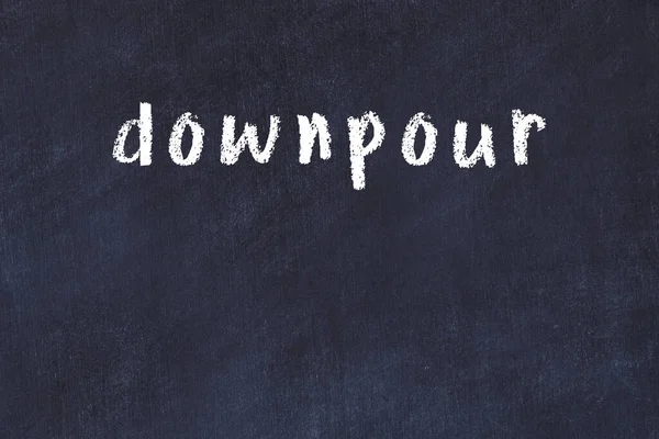 Üzerinde el yazısı yazılı yazı olan üniversite yazı tahtası.