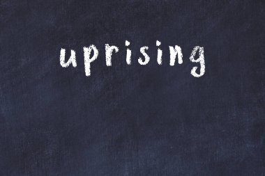 El yazısı tebeşir isyanı siyah masa üzerinde