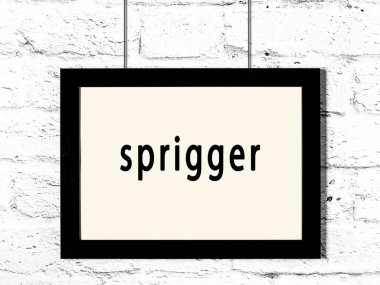 Beyaz tuğla duvara asılı siyah ahşap çerçeve. 