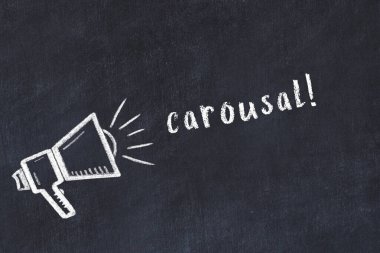 Hoparlör çizimli siyah karatahta ve yazı karoseli