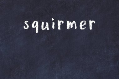 Üzerinde el yazısıyla yazılmış bir yazı tahtası olan üniversite tahtası.