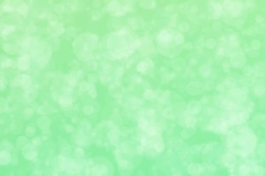 Yeşil arka planda ışık lekeleri. Soyut bokeh.