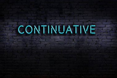 Geceleri duvarda neon levhası var. Yazı devam ediyor