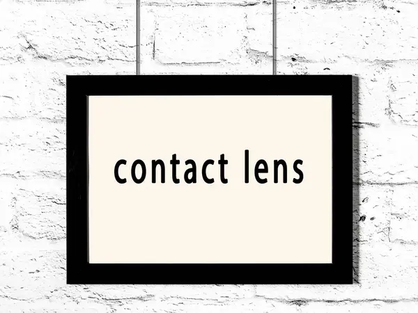 Schwarzer Holzrahmen Mit Aufschrift Kontaktlinse Weißer Ziegelwand — Stockfoto