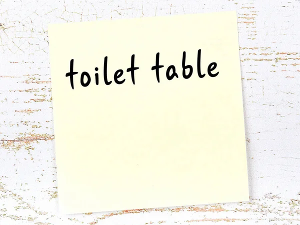 Gele Plakkerige Notitie Houten Muur Met Handgeschreven Inscriptie Toilettafel — Stockfoto
