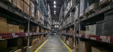 Lodz, Polonya - 28.10.2025: IKEA mağazasındaki çok katlı depolar. Yüksek kalite fotoğraf