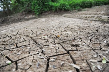 ile kuru kırık yere iniş
