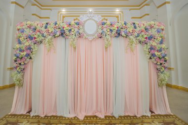 Düğün töreni için kumaş üzerinde güzel zemin çiçek