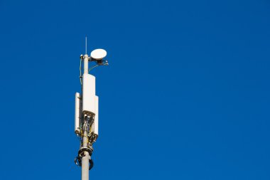 Hücresel baz alıcı-verici istasyonu ve antenler