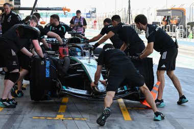 F1Testing GP F12026 20 Şubat 'ta Manama, Bahreyn' de Mercedes sürücüsü George Russell