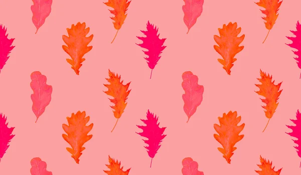 オークレッドの葉 手描きの水彩イラスト 柔らかいピンクの背景にシームレスなパターンデザイン — ストック写真