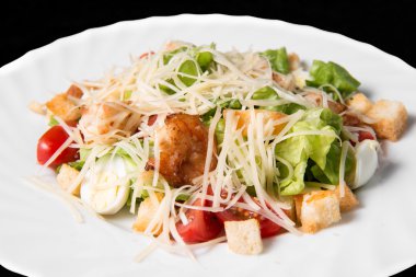 Sezar salata karides, kiraz domates ve peynir ile