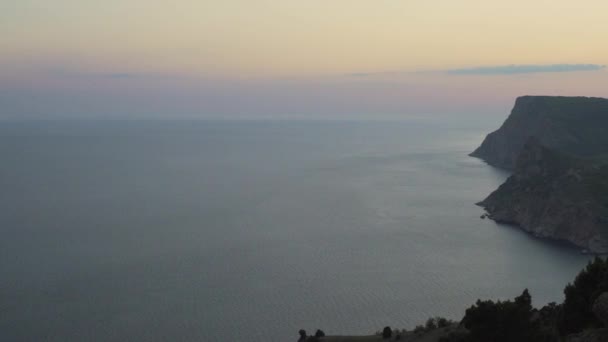 明るい青い海と丘と海の風景 — ストック動画