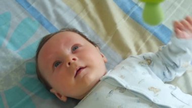 Yenidoğan renkli bebek oyuncak arıyorum