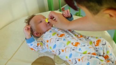 Bebek Başlarken burun damlaları