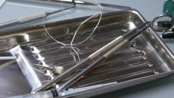 Стоматолог руку і Зуботехнічні інструменти 4 к — стокове відео