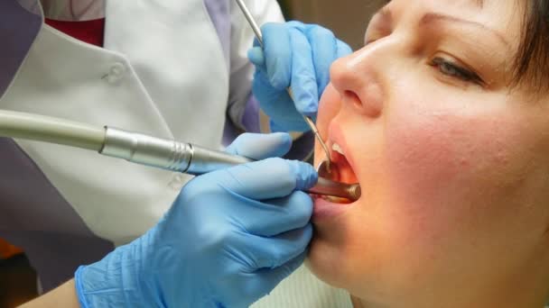 Onun diş check-up olan kadın — Stok video