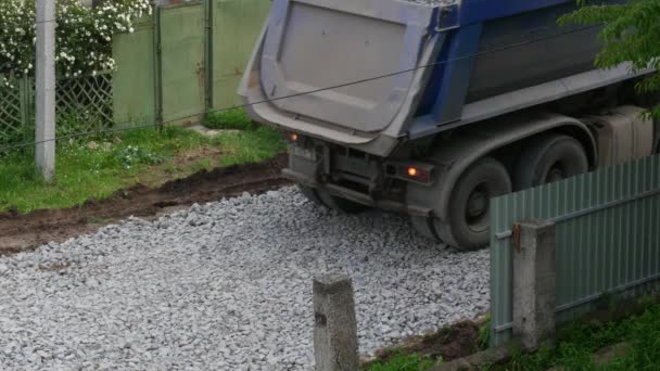 Lastwagen transportiert Trümmer — Stockvideo