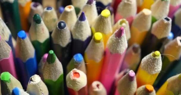 Lápices colorantes usados — Vídeo de stock