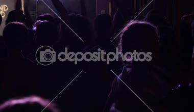 Fanlar Müzik Festivali tadını çıkarın.