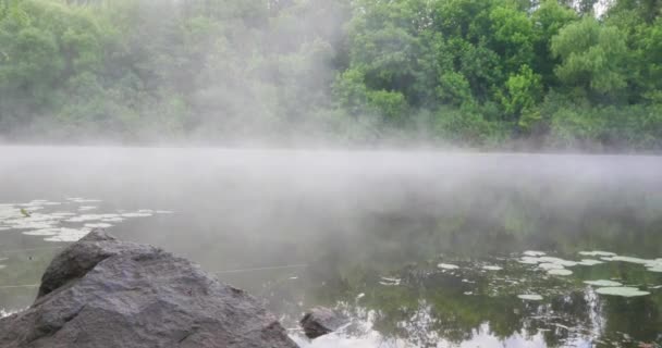 Niebla de la mañana en el río — Vídeos de Stock