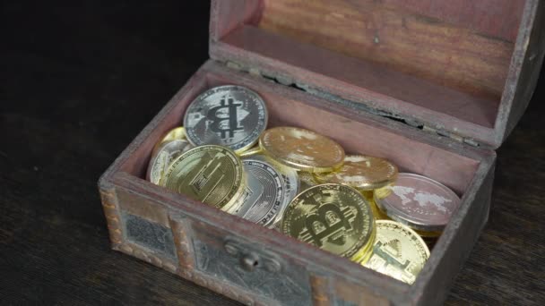 Monete d'oro e argento bitcoin — Video Stock