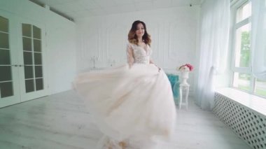 Gelinin Güzel Portresi Moda Gelinliği Giyiyor
