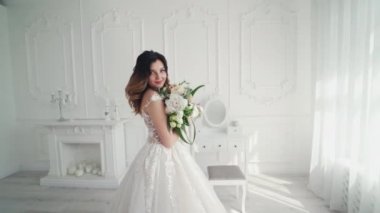 Gelinin Güzel Portresi Moda Gelinliği Giyiyor